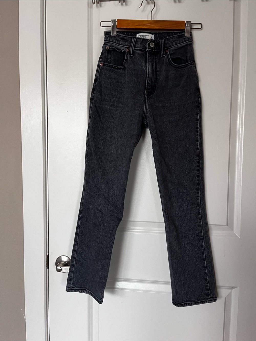 Abercrombie & Fitch Curve Love ‘90s Straight Ultra High Rise Jean 24XS